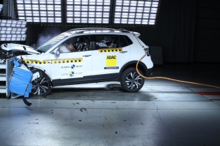 Novos resultados do Latin NCAP: Volkswagen Taigun ganha cinco estrelas, enquanto a Stellantis confunde os consumidores com o Jeep Renegade de uma estrela — 1