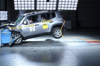 Novos resultados do Latin NCAP: Volkswagen Taigun ganha cinco estrelas, enquanto a Stellantis confunde os consumidores com o Jeep Renegade de uma estrela — 5