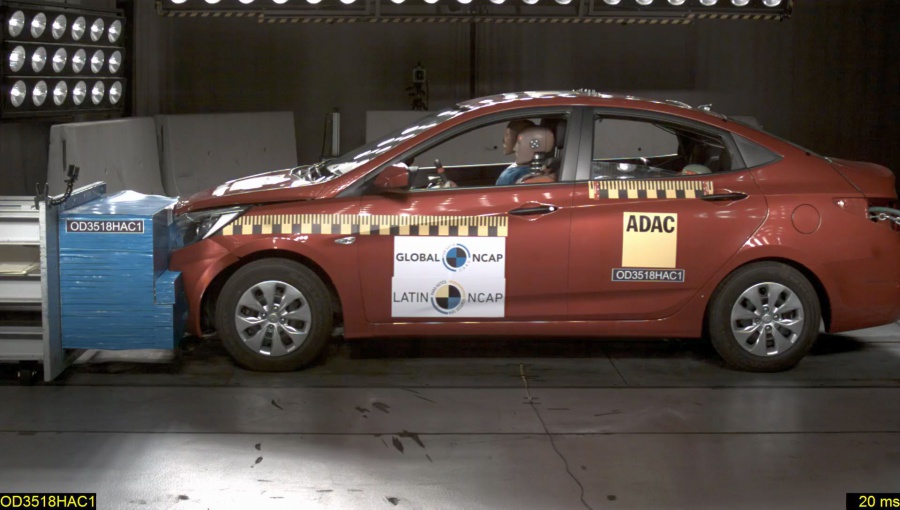 Hyundai Accent NO Airbags — 1