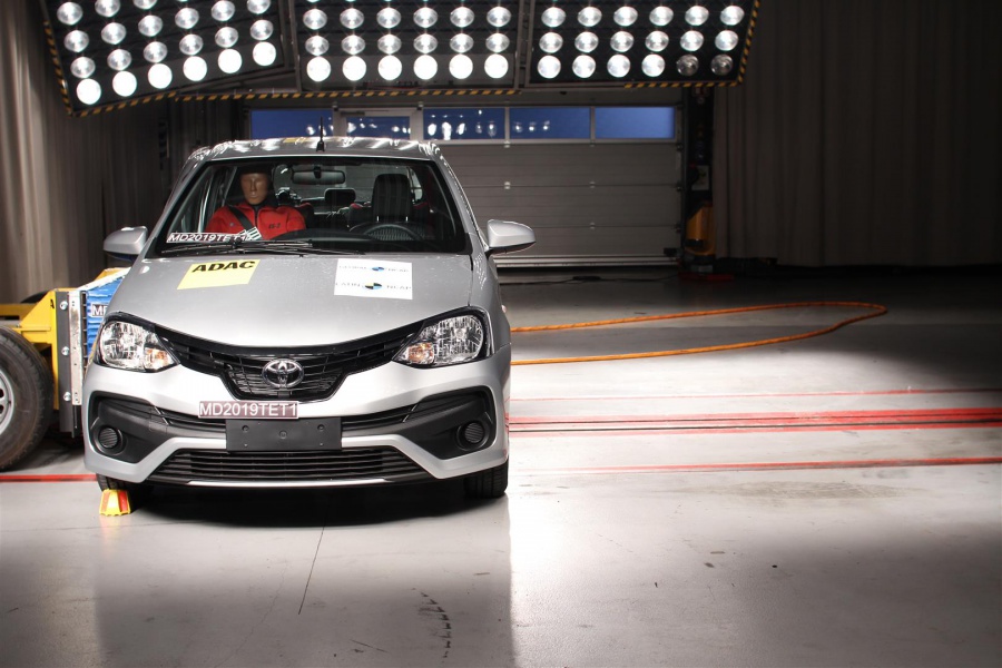 Toyota Etios + 2 Airbags — 1