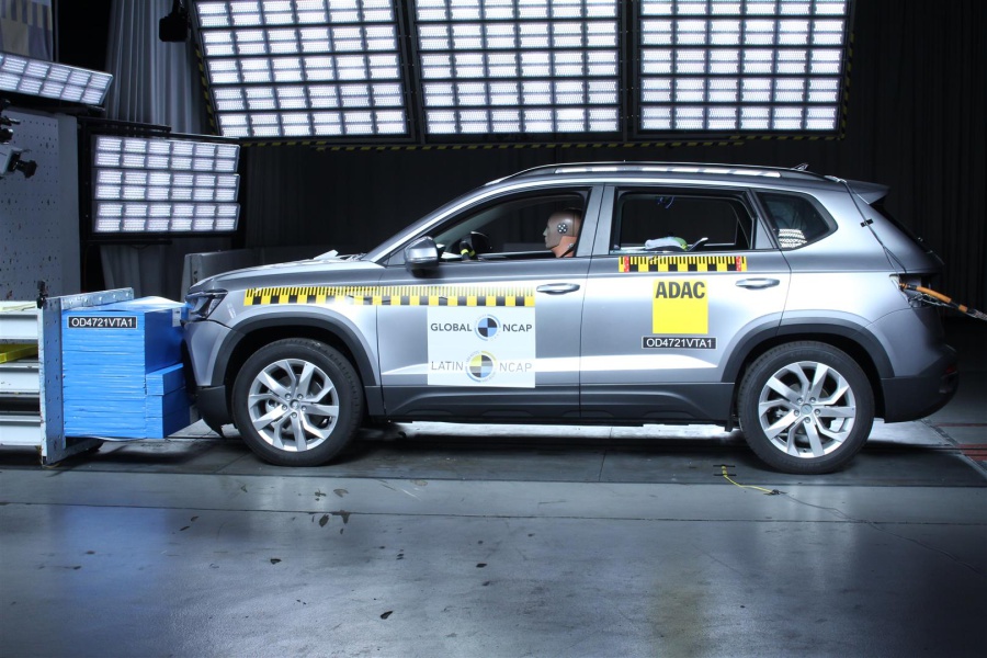 Volkswagen Taos + 6 Airbags — 1