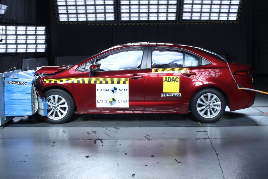 Toyota Corolla + 7 Airbags — 1