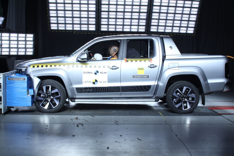 Volkswagen New Amarok + 6 Airbags — 1