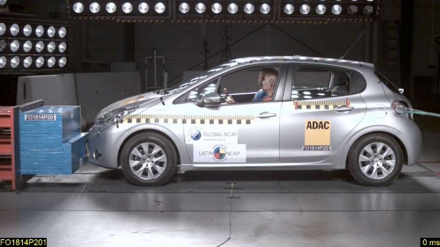 Peugeot 208 + 2 Airbags — 1