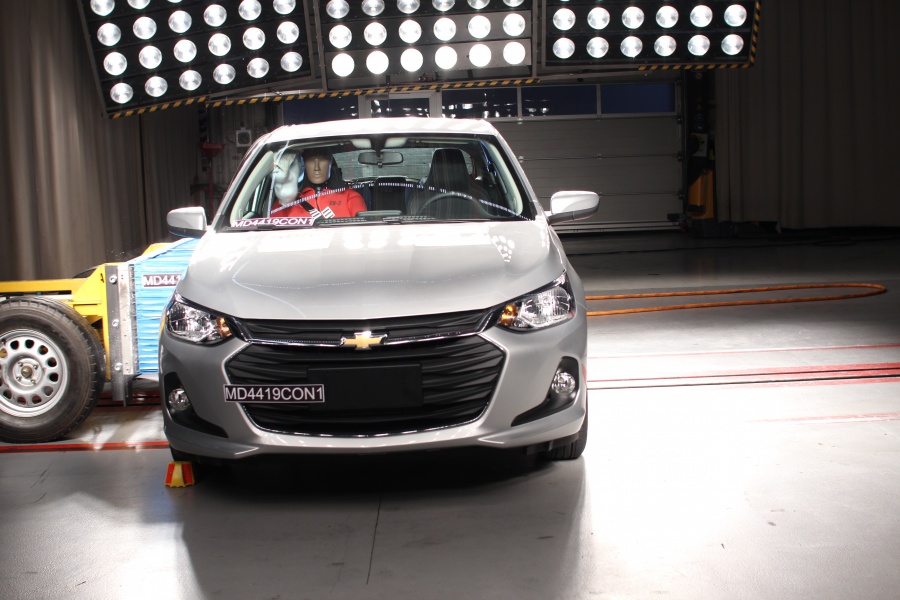 Chevrolet New Onix Hatchback + 6 Airbags — 1
