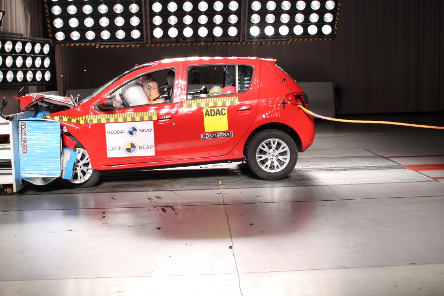 Renault Sandero / Logan / Stepway + 4 Airbags ** — 1