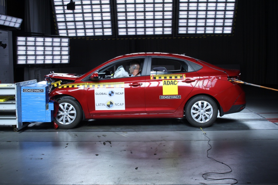 Hyundai Accent + 1 Airbag — 1