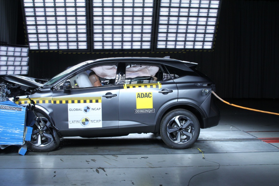 Nissan Qashqai + 6 Airbags — 1