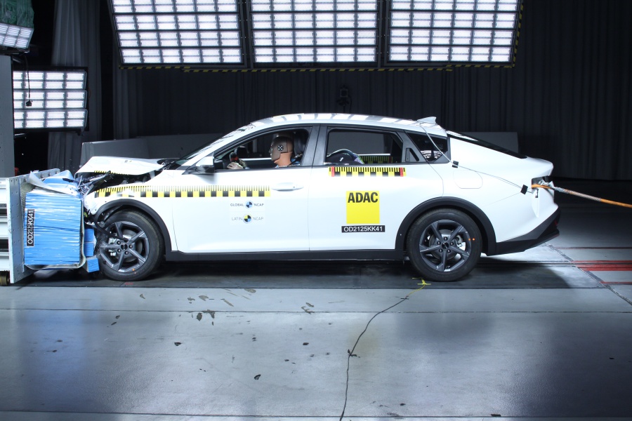 Kia K4 Sedán / Hatchback + 6 Airbags — 1