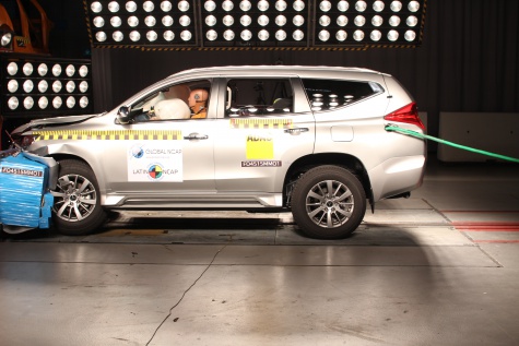 Mitsubishi Montero Sport + 3 Airbags — 1