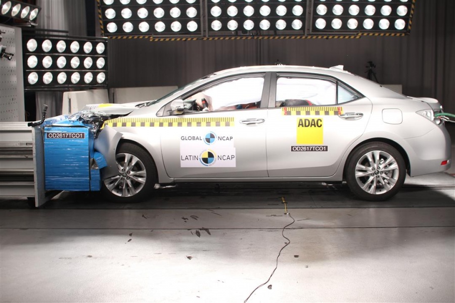 Toyota Corolla + 7 Airbags — 1