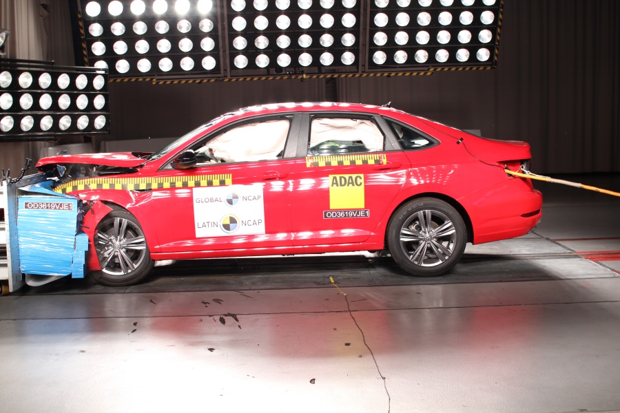 Volkswagen Jetta / Vento* + 6 Airbags (*para Uruguai e Argentina) — 1