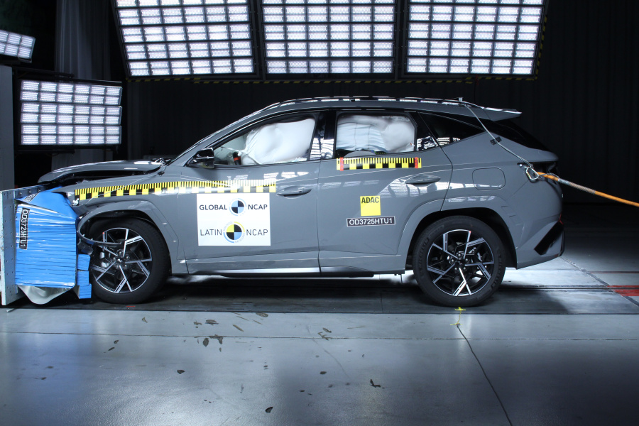 Hyundai Tucson + 6 Airbags — 1