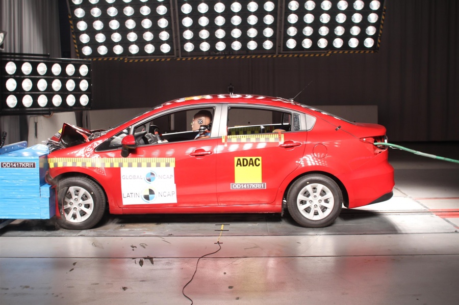 Kia Rio Sedan - NO Airbags — 1